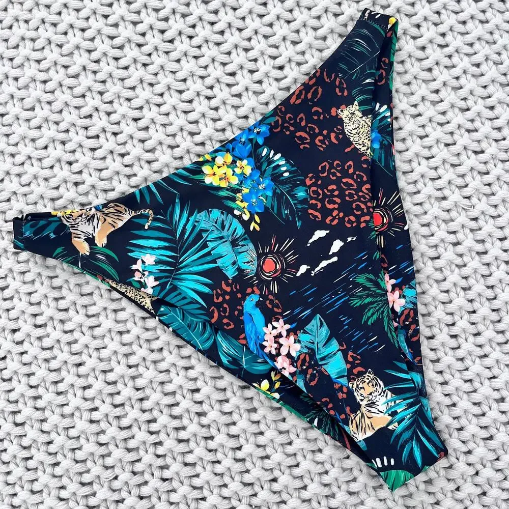 Skatie• ‘Kelly’ Bikini Bottom ‘Paradise’ Hawaiian  Print